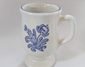 VINTAGE PFALTZGRAFF Yorktowne Footed Trim Mug// Blue and White Rustic Farmhouse Kitchen Decor// Country Cottage Decor