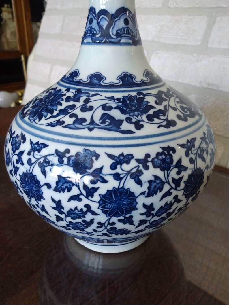 Vintage-inspired large Asian vase Elegant blue and white decor vase Retro-style oriental ginger jar vase Old-world style oriental porcelain image 2