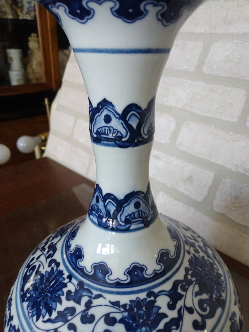 Vintage-inspired large Asian vase Elegant blue and white decor vase Retro-style oriental ginger jar vase Old-world style oriental porcelain image 3