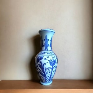 VINTAGE Chinese blue white ceramic vase Oriental blue and white vase with intricate patterns Chinoiserie porcelain vase with floral motif