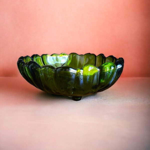 VINTAGE inspired green Indiana Glass Sunflower Pattern fruit serving bowl Indiana Glass green Sunflower Pattern glassware salad bowl