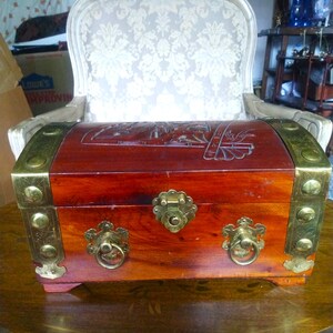 VINTAGE Wooden Chinese Jewelry Box  Retro Jewelry Box Hand Carved Design//  Ringholder Jewelry Box// Gift for Her