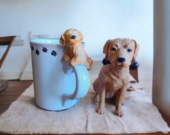 Golden Retriever statue and mug combo for pet companionship enthusiasts Detailed Golden Retriever statue and mug for animal lovers