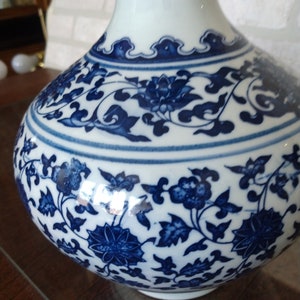 Vintage-inspired large Asian vase Elegant blue and white decor vase Retro-style oriental ginger jar vase Old-world style oriental porcelain image 7