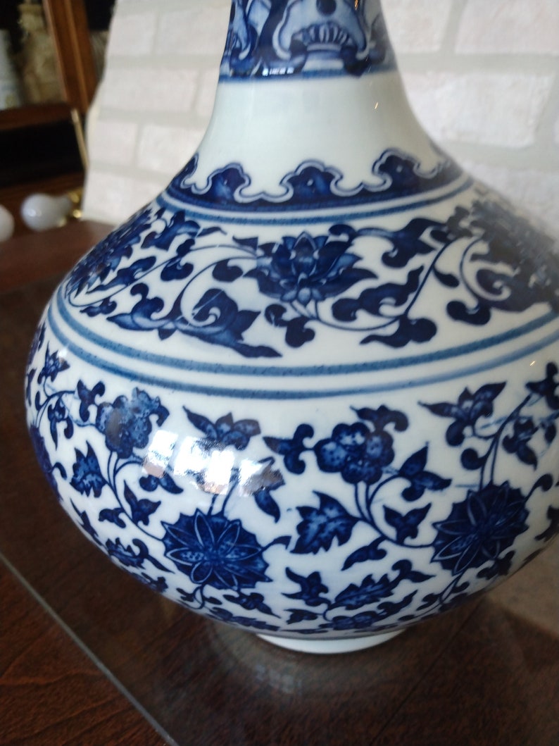 Vintage-inspired large Asian vase Elegant blue and white decor vase Retro-style oriental ginger jar vase Old-world style oriental porcelain image 7