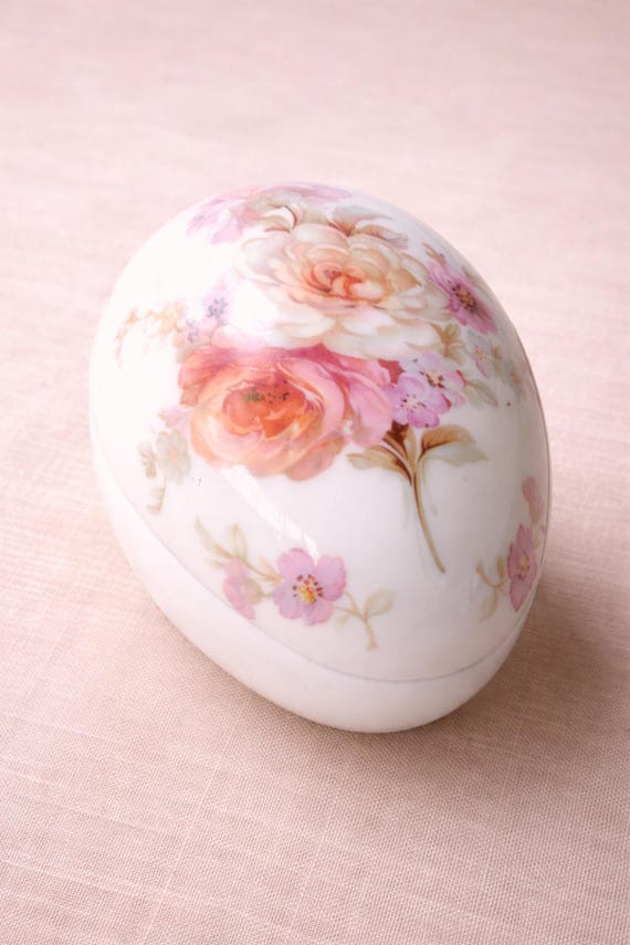 Vintage Limoges porcelain egg box Hand-painted Limoges egg-shaped collectible container Collectible French Limoges egg porcelain box