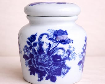 Jarra de porcelana china VINTAGE azul y blanca con tapa de estilo oriental y motivo de loto Jarra de porcelana con tapa de diseño intrincado con tema de loto
