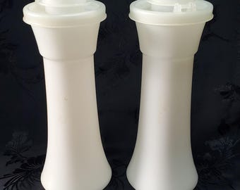 タッパーウェア ソルト＆ペッパーシェーカー ホワイトセット ヴィンテージ砂時計型 6インチ×2.5インチ 蓋付き