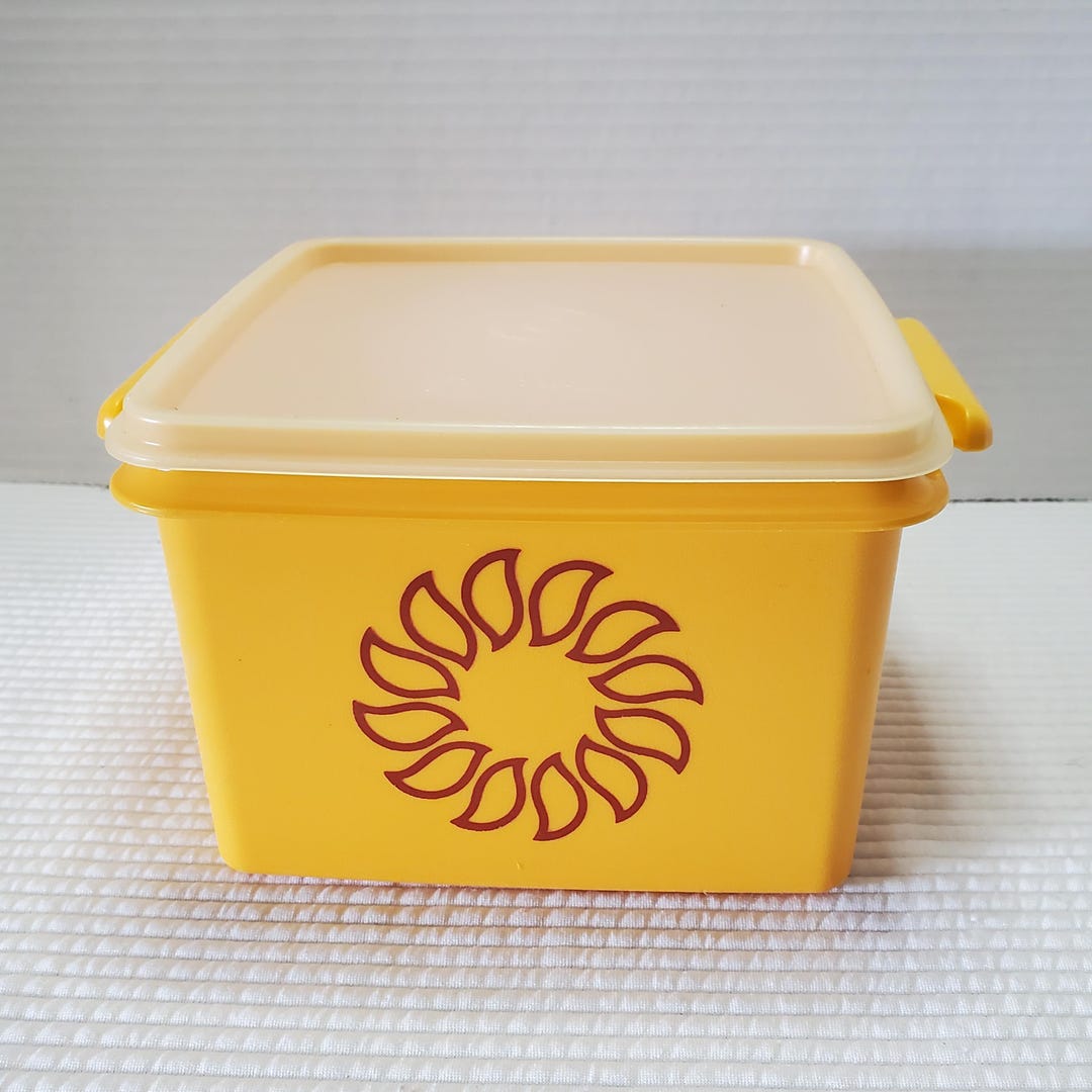 Tupperware Square Away Lunch Container Vintage Sunflower Yellow
