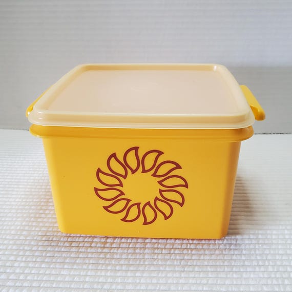 【Tupperware】ピクニックセット　イエロー（中古） Tupperware Square Away Lunch Container Vintage Sunflower Yellow