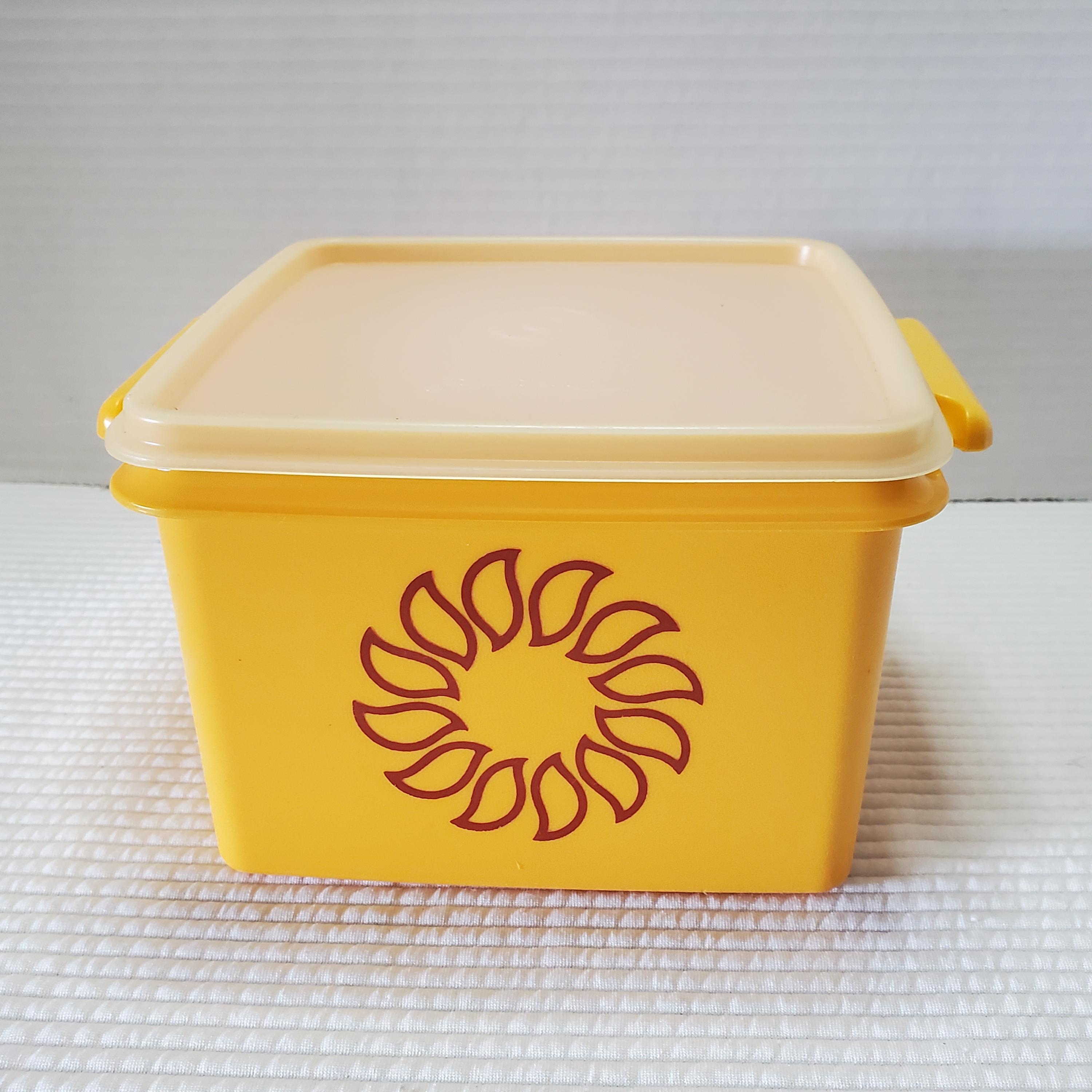 【Tupperware】ピクニックセット　イエロー（中古） Tupperware Square Away Lunch Container Vintage Sunflower Yellow