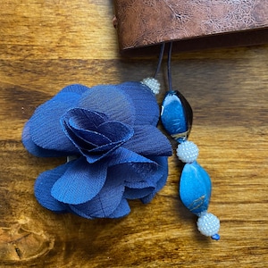 Traveler's Notebook Journal Planner Bookmark Book Thong Blue Flower Pendant Charm