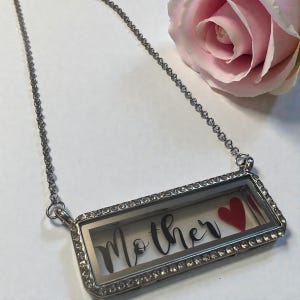 パーソナライズされた名前の記憶のリビングフローティングチャーム長方形ガラスラインストーンロケットゴールドペンダント＆ネックレス