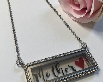 Colgante y collar dorado con medallón de cristal con diamantes de imitación y dije flotante con nombre personalizado