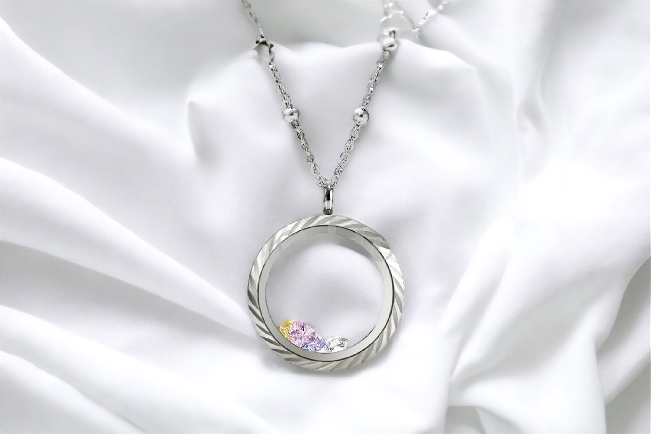 Living locket necklace, Floating charm locket, Personalized birthstone locket  necklace — Sora Designs