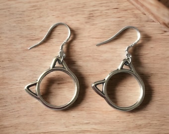 1 pair Cat Shaped earrings