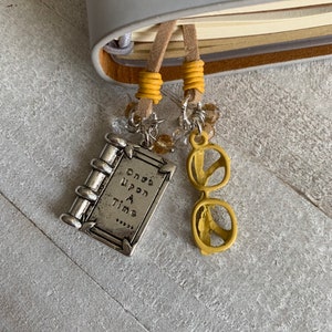 Traveler&#39;s notebook journal, planner book thong Book and Reading Glasses bookmark charms