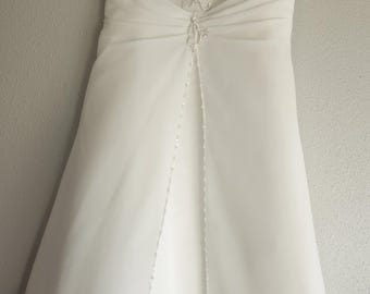 Vestido de niña de las flores de David's Bridal, talla 2T, blanco, manga corta, con enagua, excelente estado.
