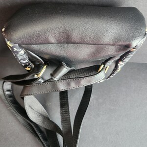 Mini sac à dos « Love » Mickey Mouse Parcs Disney Noir multicolore 8 x 8 x 4 image 12