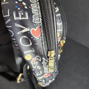 Mini sac à dos « Love » Mickey Mouse Parcs Disney Noir multicolore 8 x 8 x 4 image 6