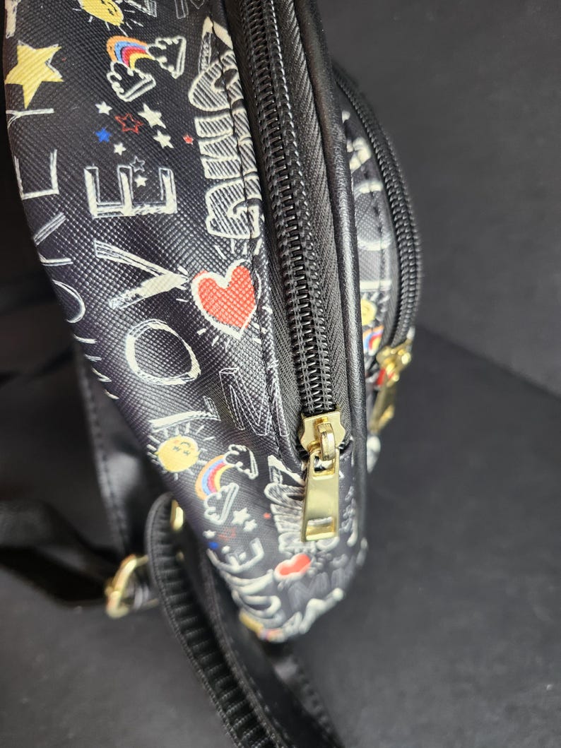Mini sac à dos « Love » Mickey Mouse Parcs Disney Noir multicolore 8 x 8 x 4 image 6