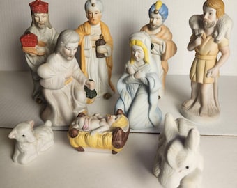 set di 9 pezzi per la natività in porcellana biscuit dipinta Flambro vintage con etichetta