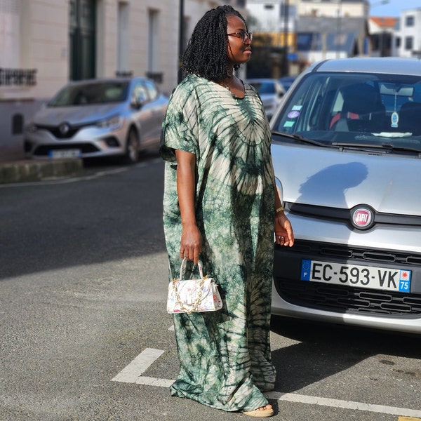 Caftan africain vert à col rond avec écharpe. Robe de grossesse africaine. Robe longue adire skilk bubu. Robe longue classique décontractée pour soirée