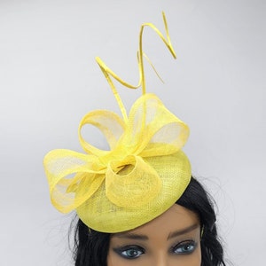Chapeau fascinator jaune : Derby du Kentucky, goûter, mariage