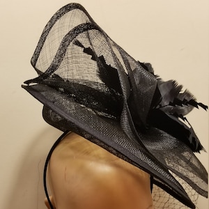 Large Black Kentucky Derby Fascinator - Funeral Hat, Kentucky Derby Hat, Race Hat, Tea Party Hat, Bridal Hat, Hat with veil, Fancy Hat