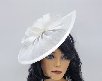White Kentucky Derby Hat: Elegant Race Day Fascinator - Etsy display picture 1