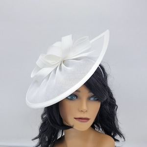 White Kentucky Derby Fascinator Hat - Wedding Hat, Race Hat, Tea Party Hat, Bridal Hat, Church Hat Crownjewell
