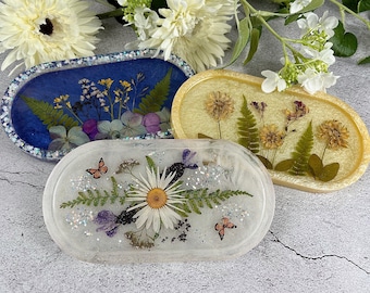 Resin Trinket Trays with Flowers, Pressed Flowers Ferns & Glitter Jewelry Dish, Dried Hydrangeas Oval Vanity Tray, Gift for Garden Lover