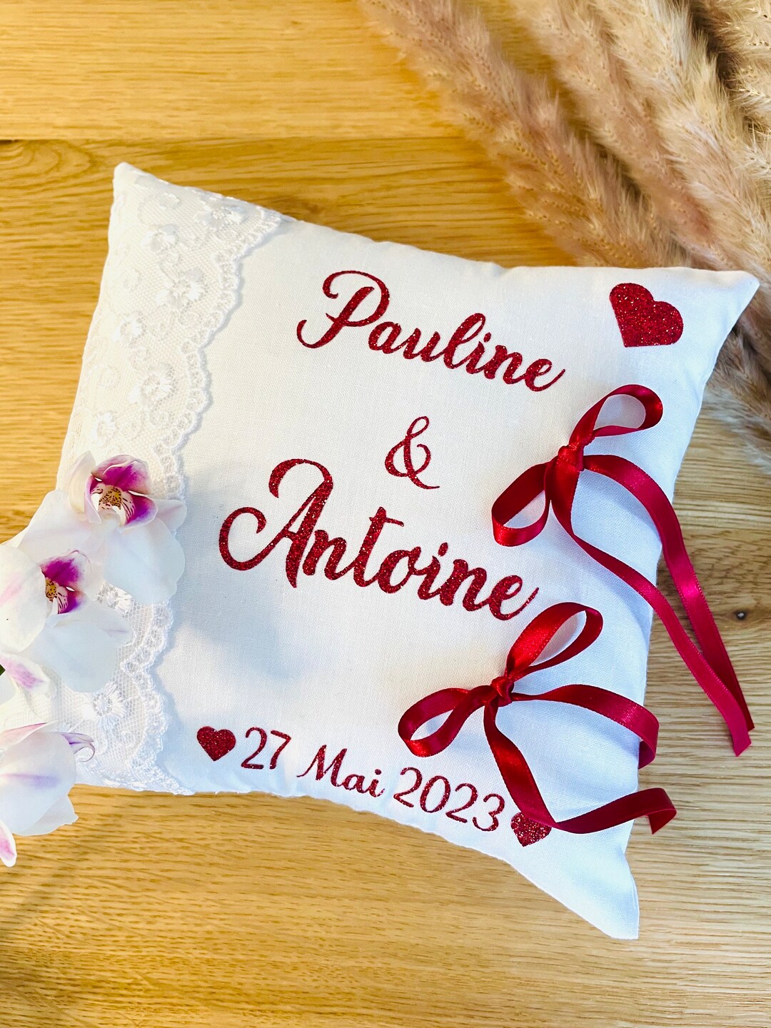 Accessoire Cérémonie Alliance Romantique Coussin Porte-Alliances Cœur Fleuri - Mousse Et Satin - Mariage Romantique - Fait Main - Blanc Boite Cadeau Ronde