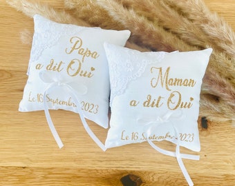 Coussins porte alliances mariage Papa et Maman a dit Oui en doré et dentelle avec date personnalisable couleurs au choix très romantique