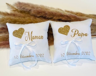 Cojines para alianzas de papá y mamá en oro con fecha personalizable