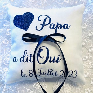 Porte alliances de mariage Papa Maman a dit oui bleu pailleté coussin d'alliances personnalisés avec date image 3