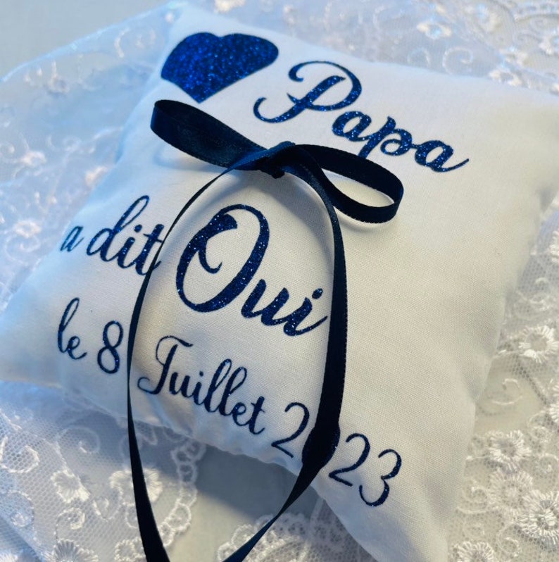 Porte alliances de mariage Papa Maman a dit oui bleu pailleté coussin d'alliances personnalisés avec date image 5