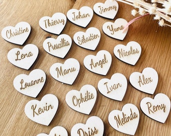 Marque place forme coeur en bois clair personnalisable au prénom mariage étiquette baptême anniversaire bohème nature prénom gravé