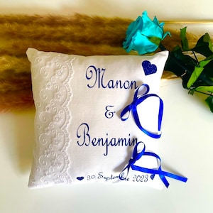 Cuscino per fedi nuziali personalizzato con paillettes blu reale e romantico pizzo nomi e data
