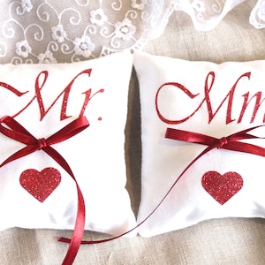 White and red glitter wedding ring cushions, customizable date, corridors of your choice