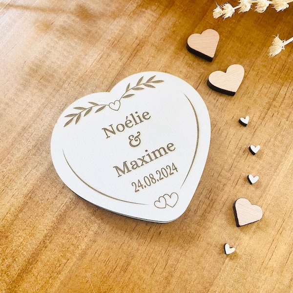 Porte alliances de mariage Coeur en bois blanc personnalisé prénoms et date jolie boîte en bois gravée avec coeurs bohème rustique champêtre