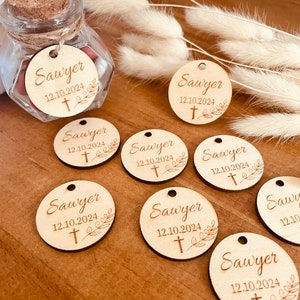 Medallón redondo en madera clara personalizado bautismo cumpleaños boho naturaleza grabado