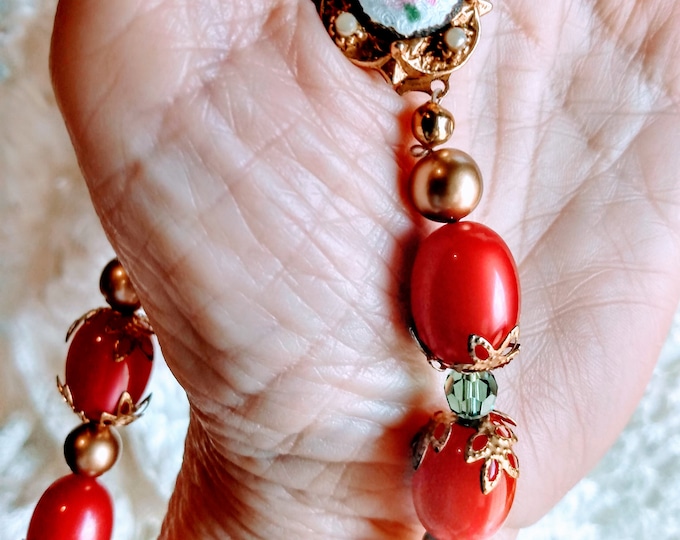Women's Vintage Style Pendant Necklace