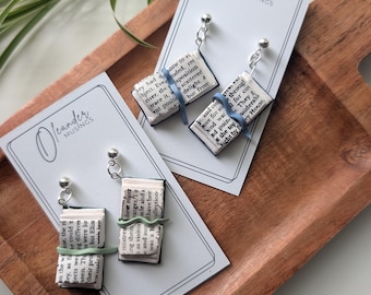 138 Autumn Book Collections | Playful Earrings and Bookmarks for Your Book Lover