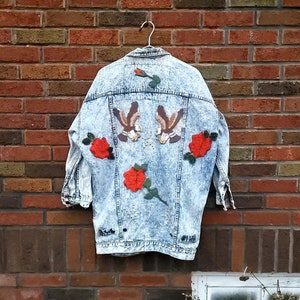 Vintage 1990's Denim Jean Jordache Floral Adler bestickte Jacke / beunruhigt / M bis L