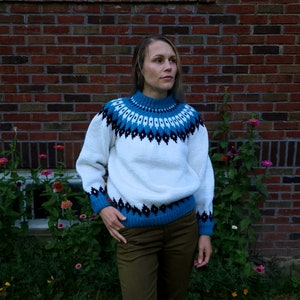 Vintage Icelandic Nordic Fair Isle Wool Sweater / Women's S to M / Scandinavian image 1