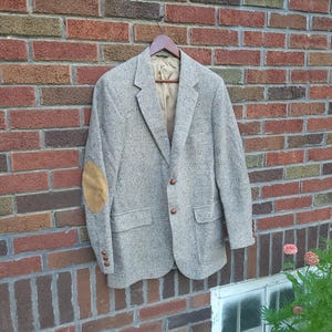 Vintage 1970&#39;s Gray Wool Tweed Herringbone Style Men&#39;s Blazer Suit Jacket / Medium Long