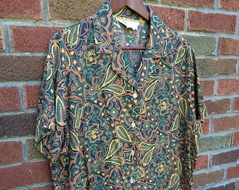 Vintage 1970&#39;s Women&#39;s Floral Paisley Patterned Button Down Shirt / Boxy M L XL