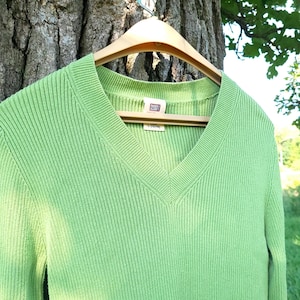 Vintage 1990&#39;s Green Ribbed V-Neck Sweater Shirt / Medium to Large