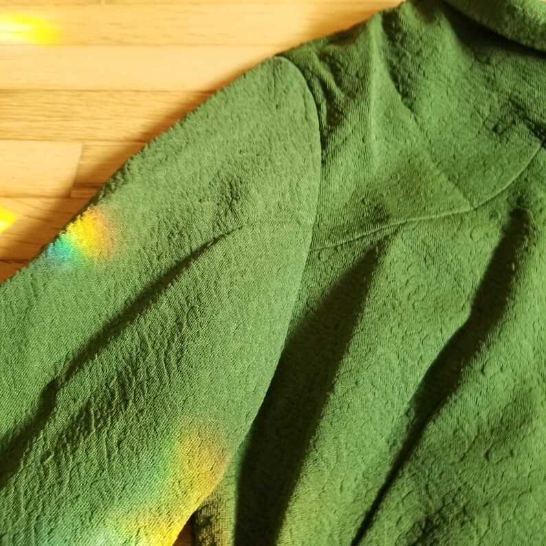 Vintage 1960/'s to 1970/'s Green Textured Long Sleeve Dress M to L Elegant Poly